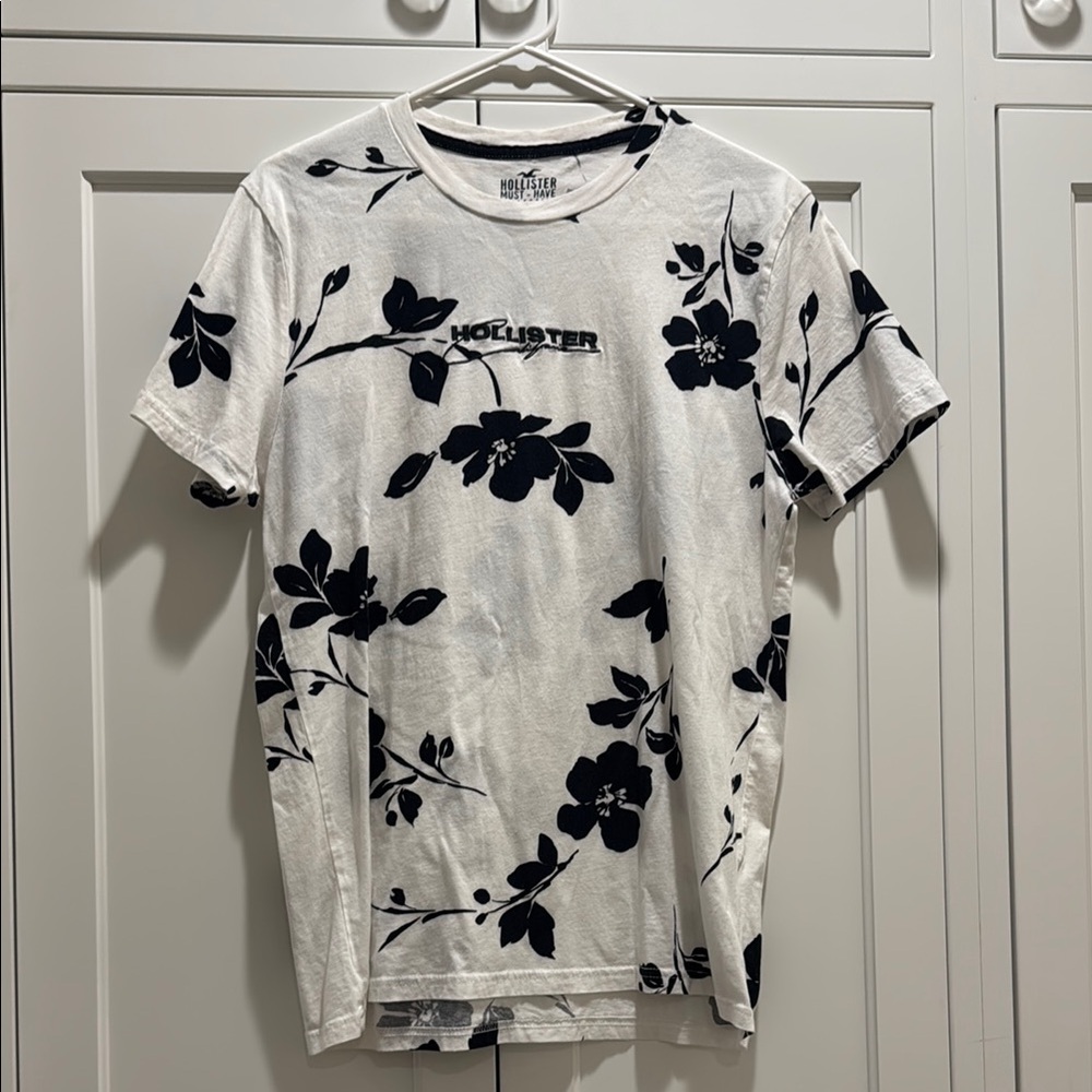 Hollister White and Black Floral T-Shirt